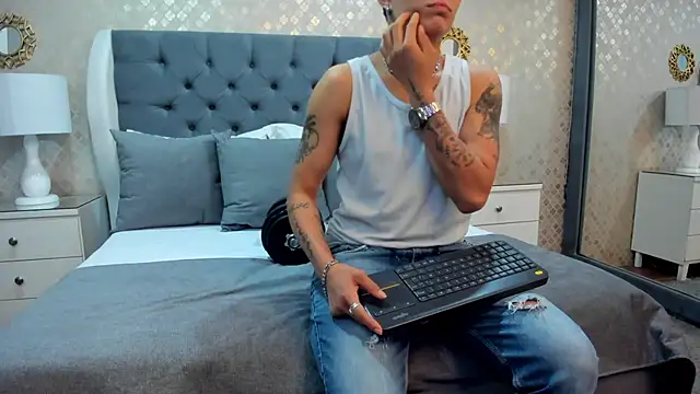 ZoeKrug online show from September 2025 12:09:02 PM