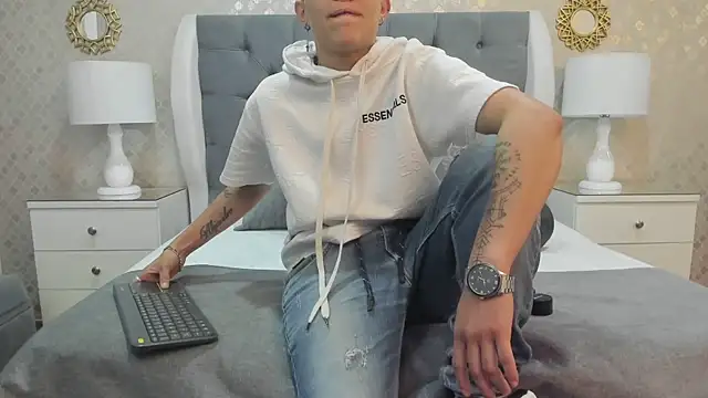 ZoeKrug online show from September 2025 11:48:01 AM