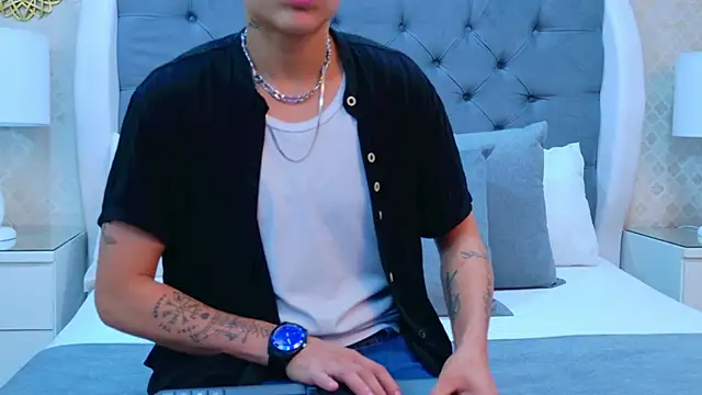 ZoeKrug online show from November 2025 12:07:02 PM