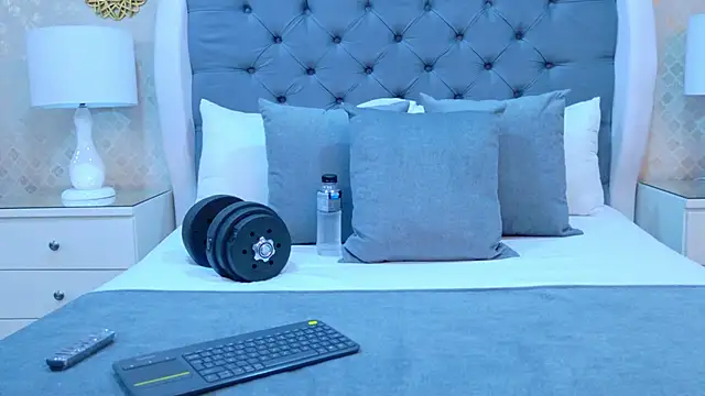 ZoeKrug online show from November 2025 11:43:02 AM