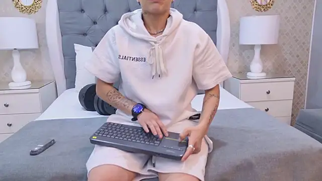 ZoeKrug online show from November 2025 11:44:02 AM