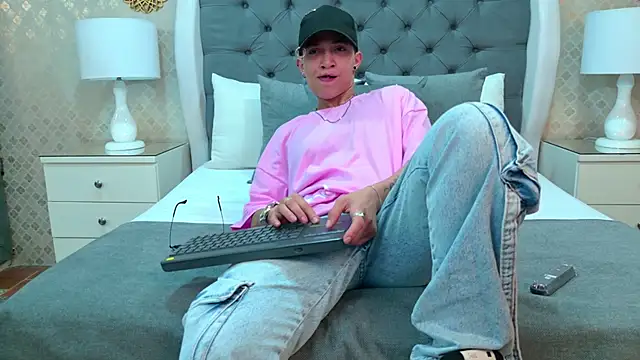 ZoeKrug online show from November 2025 11:43:01 AM