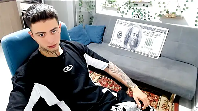 Snapshot of santii_ss chatting on February 2026 12:04:01 AM santii ss online show from February 2026 12:04:01 AM