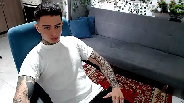 Snapshot of santii_ss chatting on February 2026 02:46:01 PM santii ss online show from February 2026 02:46:01 PM