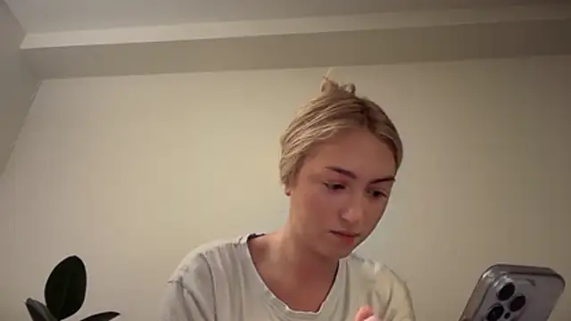 Snapshot of Kitty_Swetty chatting on December 2025 11:55:02 PM Kitty Swetty online show from December 2025 11:55:02 PM