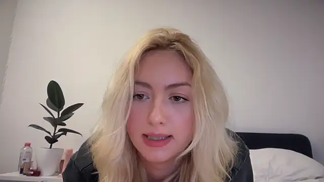 Snapshot of Kitty_Swetty chatting on February 2026 10:41:02 PM Kitty Swetty online show from February 2026 10:41:02 PM