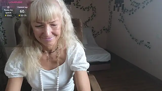 Laura Gol online show from October 2025 09:00:02 PM