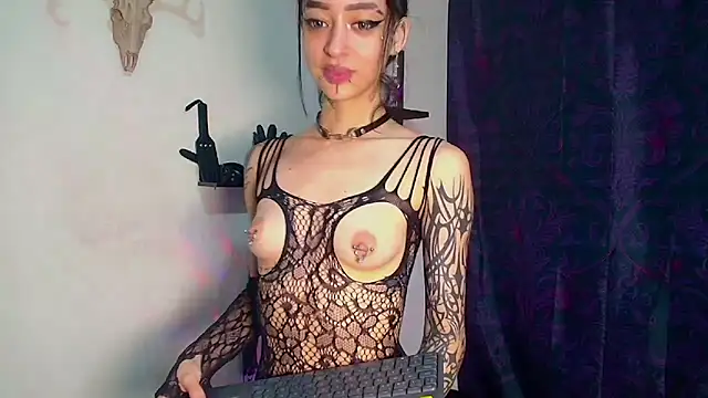 DakariaHills  online show from April 2026 06:35:02 AM