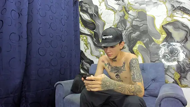 Snapshot of StraightBoy_Nick chatting on May 2026 04:43:02 AM StraightBoy Nick online show from May 2026 04:43:02 AM