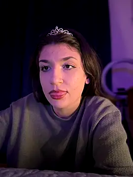 ScarletBloom  online show from December 2025 06:50:01 PM