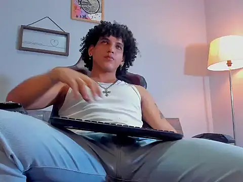 Snapshot of Xfire_boy69 chatting on September 2025 04:12:01 PM Xfire boy69 online show from September 2025 04:12:01 PM