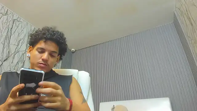 Xfire boy69 online show from February 2026 02:45:01 PM