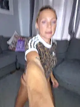 Snapshot of Bellarose_xx chatting on September 2025 11:01:01 AM Bellarose xx online show from September 2025 11:01:01 AM