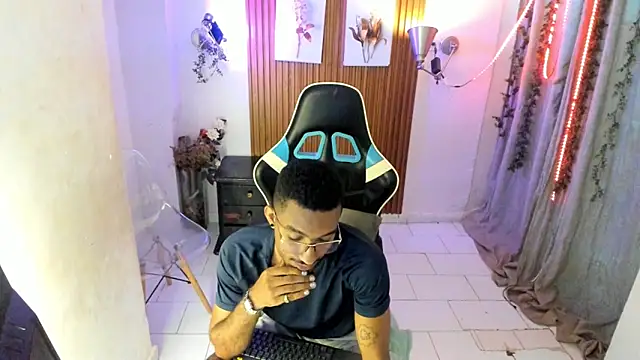 Darwin mayo online show from November 2025 05:56:02 PM