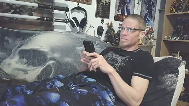 Snapshot of TomXXII chatting on April 2026 09:16:01 PM TomXXII online show from April 2026 09:16:01 PM