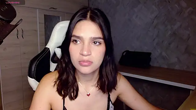 Snapshot of Roxxi_2110 chatting on March 2026 07:47:01 AM Roxxi 2110 online show from March 2026 07:47:01 AM