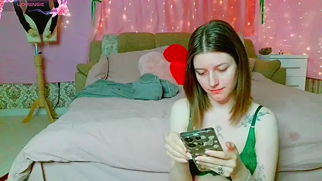 Marinaxmonroe online show from May 2026 08:03:02 PM