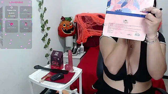 Julieta curvy69 online show from October 2025 12:17:01 PM