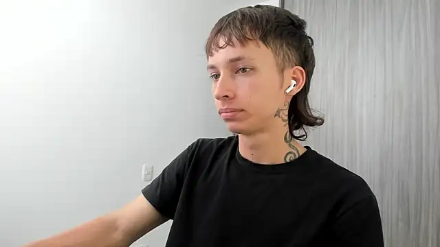 Snapshot of spacehumanz chatting on March 2026 09:32:02 PM spacehumanz online show from March 2026 09:32:02 PM