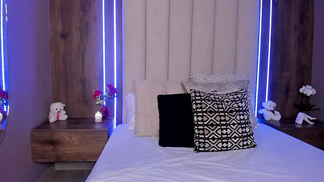 LucySalvatore  online show from March 2026 01:05:01 PM