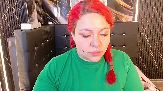 Witch Scarlet online show from April 2026 02:09:02 AM