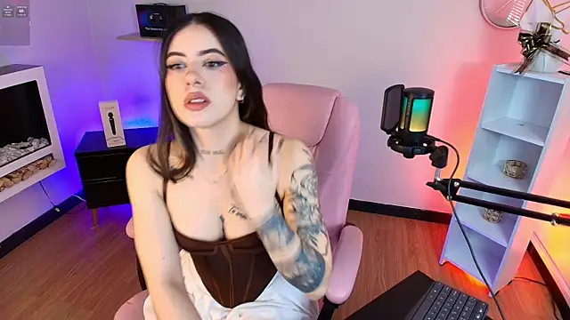 Alice Vixen online show from November 2025 03:18:02 PM