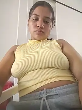 Snapshot of Eimy-04 chatting on May 2026 06:38:02 PM Eimy-04 online show from May 2026 06:38:02 PM