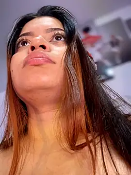 Snapshot of Yaqui_elle chatting on February 2026 02:44:01 AM Yaqui elle online show from February 2026 02:44:01 AM