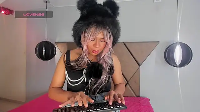 Sol Vanegas online show from September 2025 12:09:01 PM