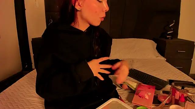 CleoWhite online show from September 2025 04:45:02 AM