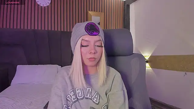 CleoWhite online show from September 2025 04:27:02 AM