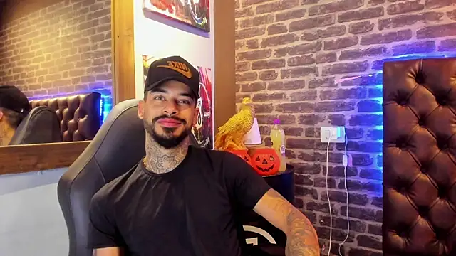 VinzenzRizzo online show from October 2025 04:30:02 PM