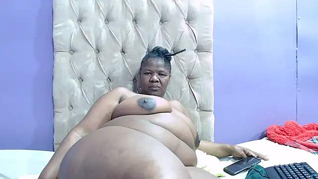 Snapshot of NaughtyChubbyZoe chatting on September 2025 09:15:01 PM NaughtyChubbyZoe online show from September 2025 09:15:01 PM