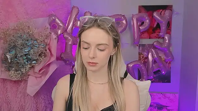 JuliaBrewwer online show from September 2025 12:05:02 PM