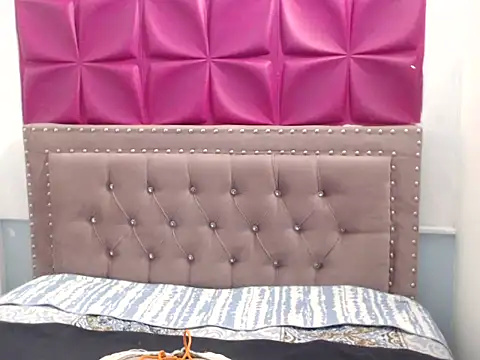 LyaCooper online show from September 2025 02:39:02 PM