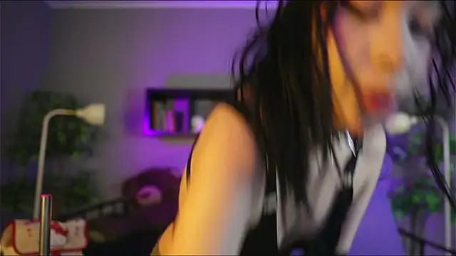 Sabrina bloom online show from October 2025 01:13:01 PM