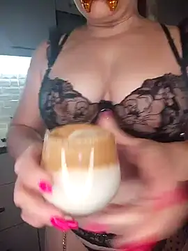 Snapshot of BigAssMom_ chatting on June 2026 05:03:02 PM BigAssMom online show from June 2026 05:03:02 PM