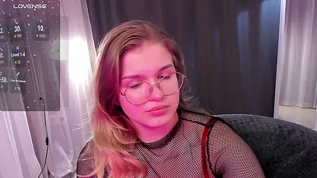 SophieMurrr online show from September 2025 03:35:01 PM