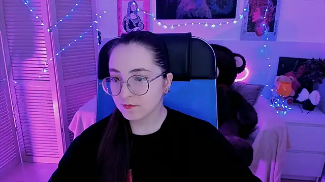 Snapshot of VirtuallVoyant chatting on September 2025 04:45:01 AM VirtuallVoyant online show from September 2025 04:45:01 AM