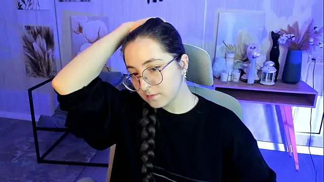 VirtuallVoyant online show from November 2025 04:33:02 AM