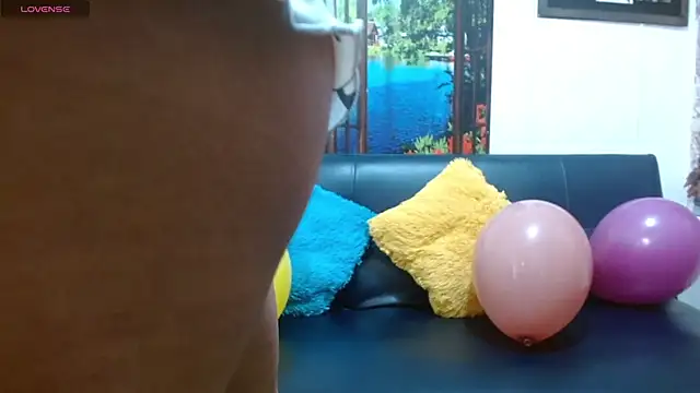 gigi gilt  online show from November 2025 04:21:01 AM