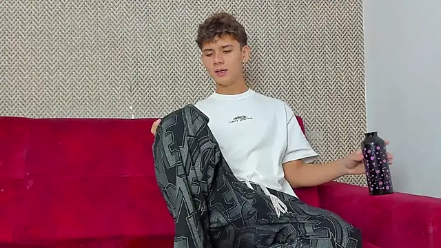 willy sexxx18 online show from February 2026 02:00:02 PM