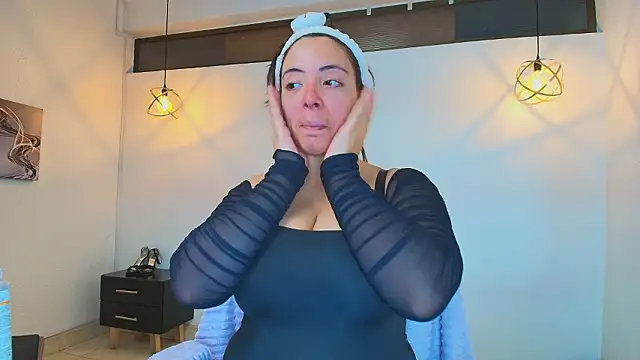 Snapshot of Rossi_ss1 chatting on February 2026 04:05:02 AM Rossi ss1 online show from February 2026 04:05:02 AM