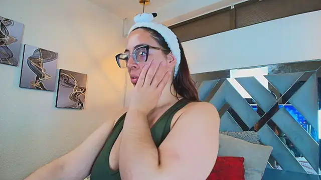 Snapshot of Rossi_ss1 chatting on February 2026 03:54:01 AM Rossi ss1 online show from February 2026 03:54:01 AM