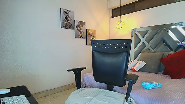 Snapshot of Rossi_ss1 chatting on February 2026 06:31:02 AM Rossi ss1 online show from February 2026 06:31:02 AM