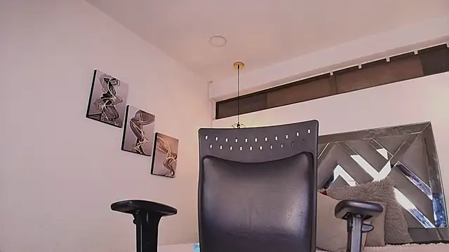 Snapshot of Rossi_ss1 chatting on February 2026 06:02:01 AM Rossi ss1 online show from February 2026 06:02:01 AM