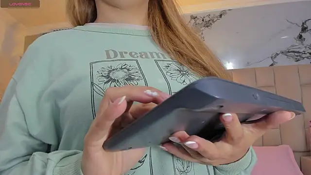 cloesummerr  online show from March 2026 12:55:02 PM