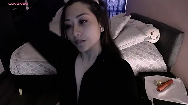 Mia 1120 online show from April 2026 06:05:02 PM