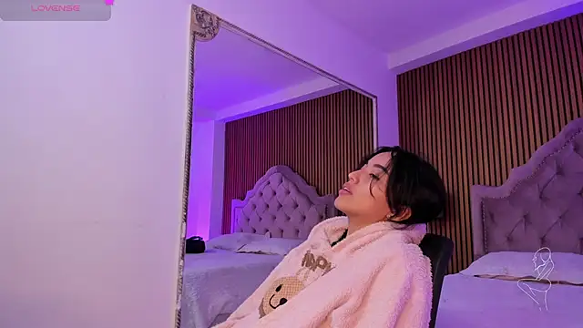 Starbutterflyy  online show from November 2025 04:04:01 AM