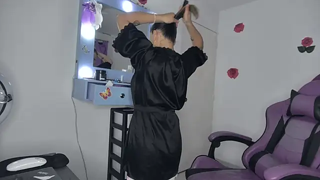 Snapshot of soffy_rosses chatting on May 2026 01:57:01 AM soffy rosses online show from May 2026 01:57:01 AM
